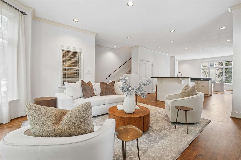 TOMSON TOWNHOUSE - Residential