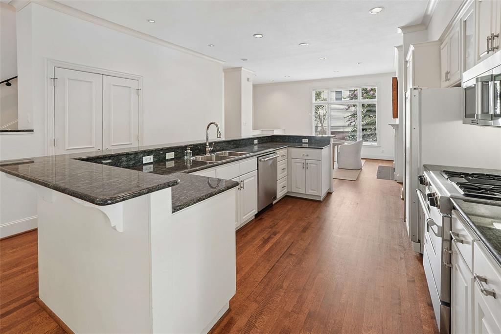 TOMSON TOWNHOUSE - Residential