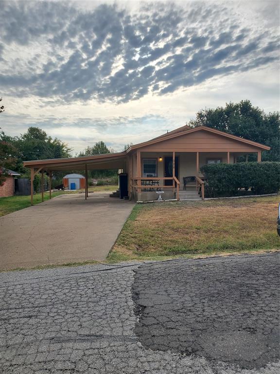CUTE 2 BEDROOM, 1.5 BATH HOME LOCATED IN THE HARBOR POINT SUBDIVISION. OPEN KITCHEN, DINING, AND LIVING AREA. 2 CAR CARPORT AND SMALL STORAGE BUILDING. GREAT STARTER HOME, RETIREMENT, OR INVESTMENT OPPORTUNITY. CLOSE TO THE SCHOOLS, SHOPPING, AND THE LAKE. COME SEE IT TODAY.