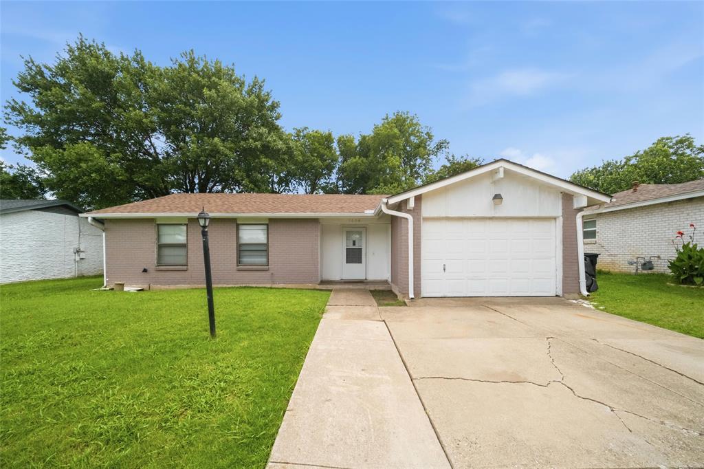 Great opportunity to own a spacious home in an established Arlington neighborhood. Featuring 3 bedrooms, 2 bathrooms, and a functional floor plan, this property offers comfortable living with plenty of room to make it your own.
Inside, you’ll find generous living areas, abundant natural light, and a layout designed for everyday convenience. The large backyard provides ample space for entertaining, outdoor activities, gardening, or future improvements.
Conveniently located near schools, shopping, dining, parks, and major highways, this home offers easy access to Arlington’s entertainment district and the greater DFW Metroplex. Whether you’re searching for your next home or an investment property, this home presents a great opportunity in a desirable location.
Come see the possibilities and imagine the potential this home has to offer.