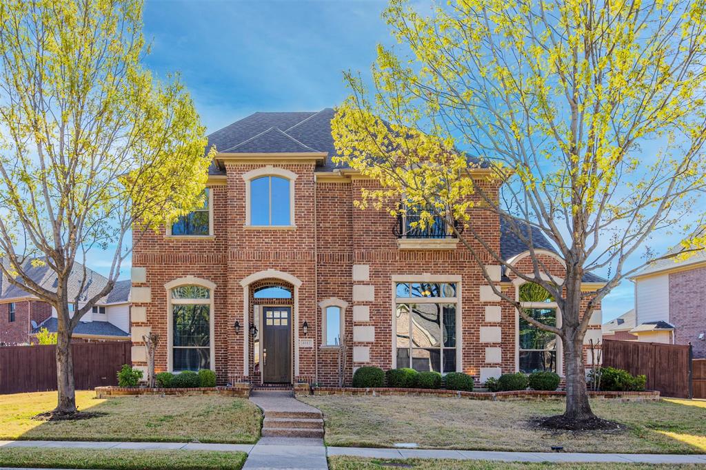 Motivated Seller and Move-In Ready! Located in a quiet and established neighborhood in Carrollton, this spacious two-story home offers over 4,000 sq ft of living space on a generous 0.29-acre lot. Built in 2009, the property features 4 bedrooms and 4 bathrooms, making it ideal for families or those who need flexible living space.
The home likely includes an open-concept layout with large living areas, high ceilings, and abundant natural light. A fireplace adds warmth to the main living space, while the attached garage and sizable lot provide both convenience and outdoor potential.
Positioned in the Indian Creek, the property is zoned to well-regarded schools and offers easy access to major highways, shopping, and dining- making it a strong option for both primary residence and long-term investment.
Beautifully updated kitchen featuring a sleek new cooktop, freshly painted walls, new flooring, and modern lighting. This bright and inviting space offers a fresh, contemporary look and is ready for your new place.