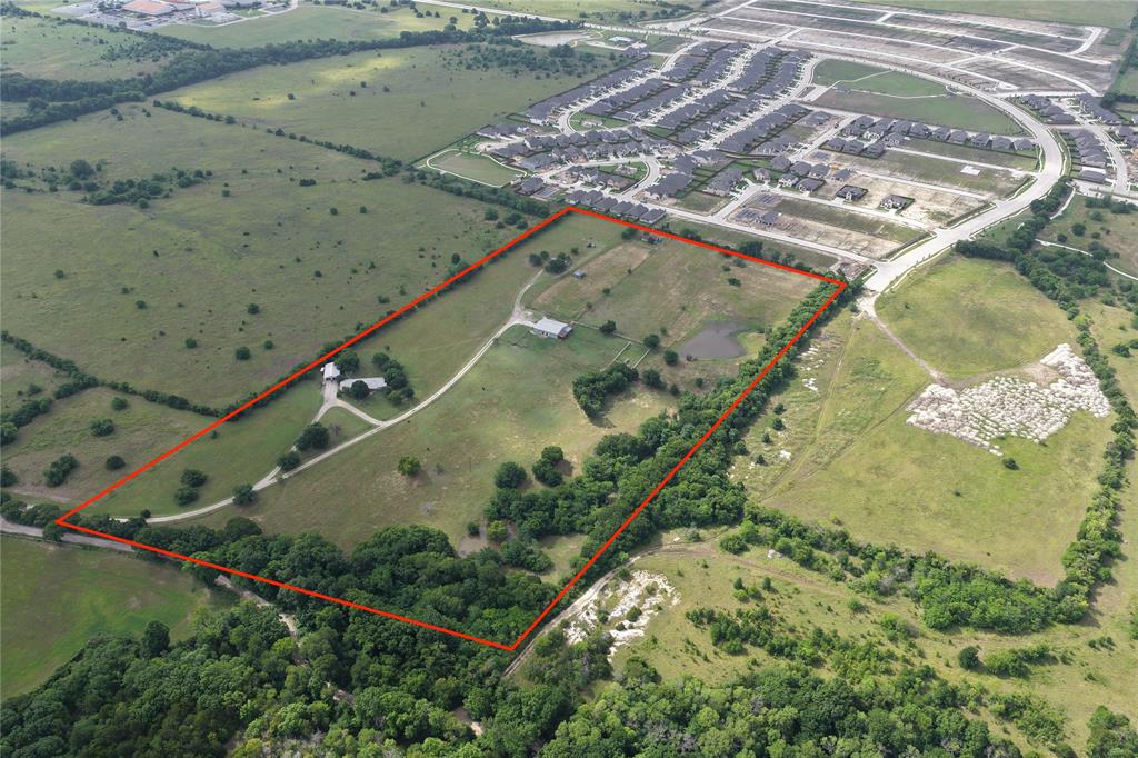 24.5-acre tract of unrestricted land in Ellis County with no zoning. Property is bordered by a new and expanding subdivision on two sides. Current access is via gravel road, which is planned for improvement to a two-lane paved road, potentially within the next year.
Ideal for residential, agricultural, or light commercial use. Level terrain with good development potential due to surrounding growth and upcoming road improvements.