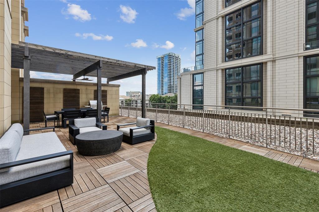 RESIDENCES @ STONELEIGH CONDOS - Residential