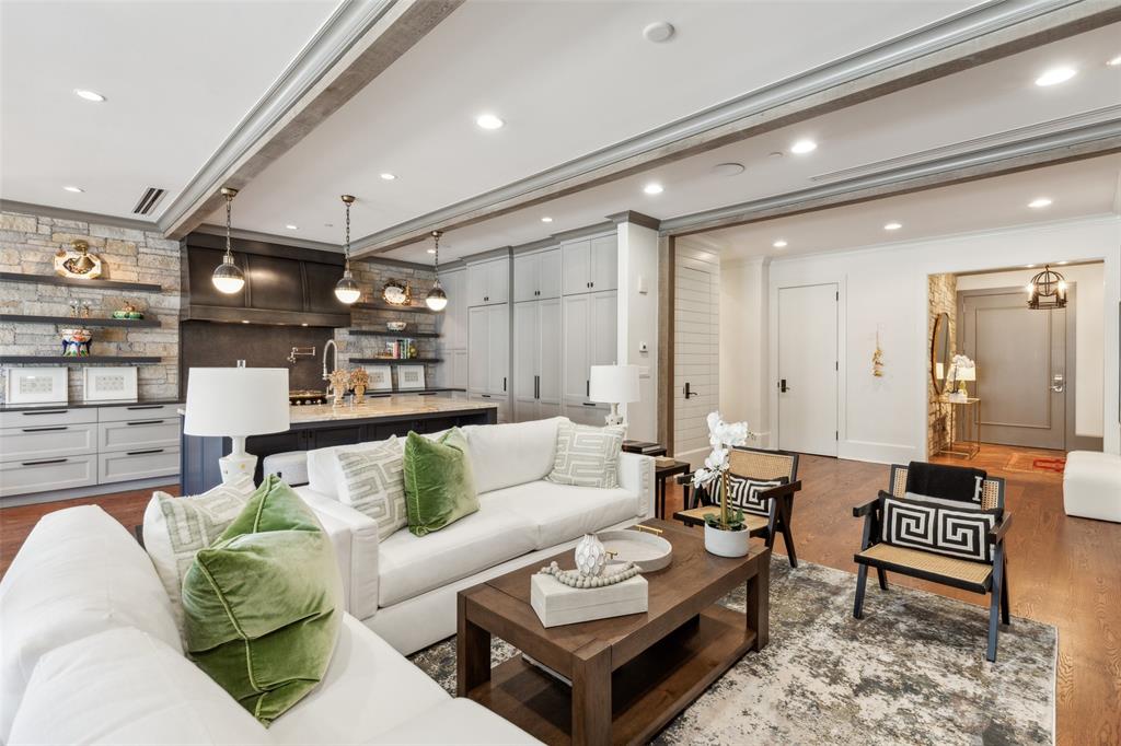 RESIDENCES @ STONELEIGH CONDOS - Residential
