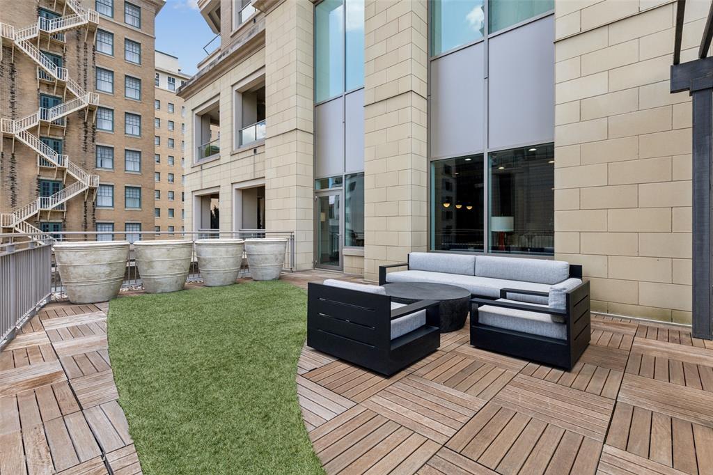 RESIDENCES @ STONELEIGH CONDOS - Residential