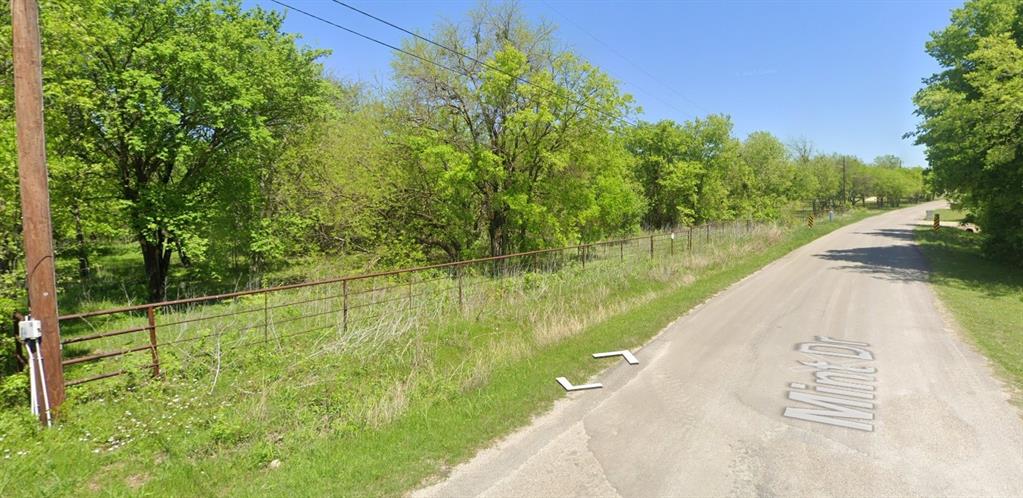 Experience the beauty of 1.5 acres located just outside the city limits, perfect for building your dream home. Imagine waking up each day to the splendor of a Texas sunrise!