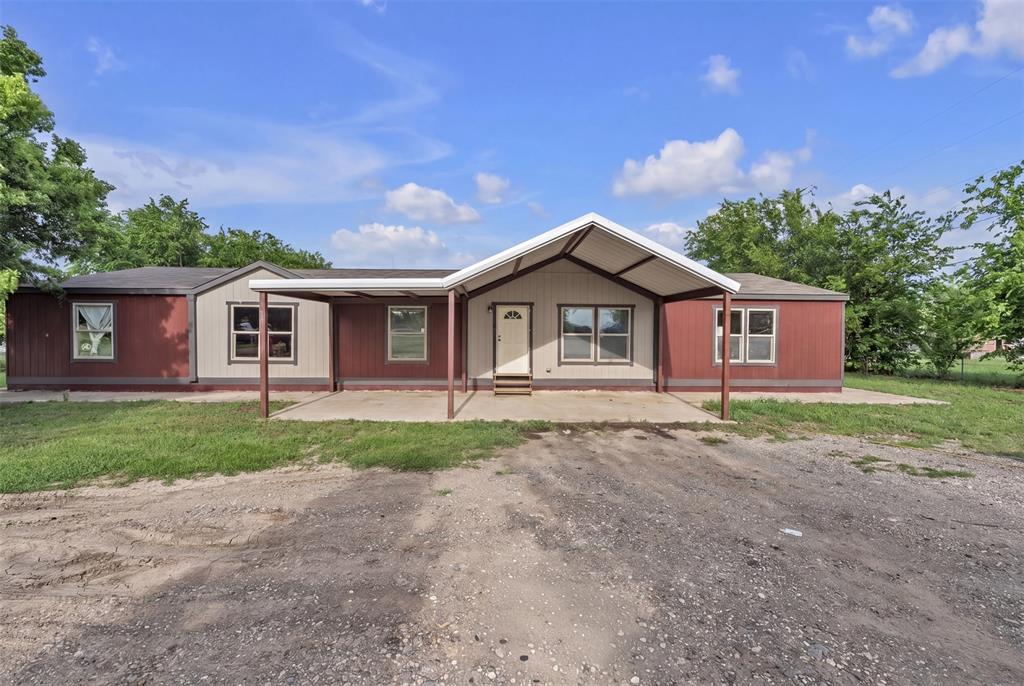 Located in Joshua, this well-designed double-wide manufactured home offers four spacious bedrooms, two and a half baths, and two separate living or dinning areas, providing plenty of room for comfortable everyday living.
The functional layout features an open flow between the main living spaces, dining, and kitchen, making it easy to entertain or stay connected with family. The second living or dinning area adds flexibility for a media room, home office, or additional lounge space. The kitchen offers ample cabinetry and workspace, perfect for both daily use and gatherings.
The primary suite serves as a private retreat with its own en-suite bath, while the additional bedrooms provide space for guests, hobbies, or growing needs.
Enjoy the peace of country-style living with room to spread out, relax, or create your own outdoor space. Conveniently located with easy access to nearby towns, shopping, and schools, this property offers a balance of quiet living and accessibility.
A great opportunity for buyers looking for space, functionality, and value.