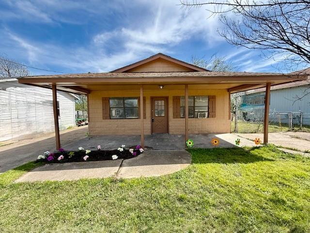 Great opportunity for first-time investors, owner-occupants, or buyers seeking affordable homeownership in Corsicana, TX!


This 3-bedroom, 2-bath home offers NO HOA, two front driveways.



Close proximity to Historic Downtown Corsicana, parks, restaurants, shopping, and more. 



Property may qualify for FHA 203(k) renovation financing, allowing qualified buyers to finance eligible improvements through their loan program. 



Excellent opportunity to build equity and personalize the home to your needs. 


Some interior photos have been virtually staged for investment illustration purposes only.