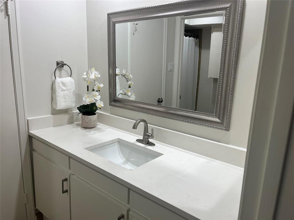Royal Lane Condos 5800 - Residential