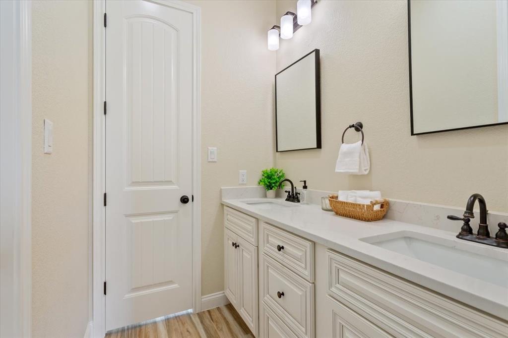 ACOSTA-EAST - Residential