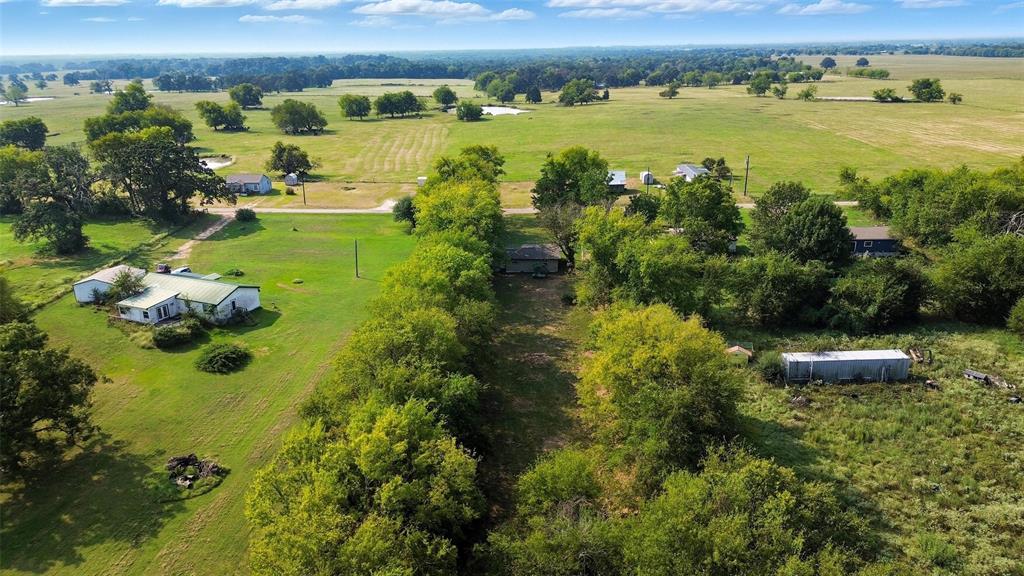 This cottage home is minutes from Lake Tawakoni and Lake Fork. Tree lined property has a lovely front porch for lazy evenings. The view is a amazing from the kitchen window. Plenty of room for the family or livestock. Comfy living area opens to the lovely kitchen. 500 gallon Septic tank with 2 sprinler heads as well as Central Air and heat. Easy access to main roads ,schools and resturaunts.
