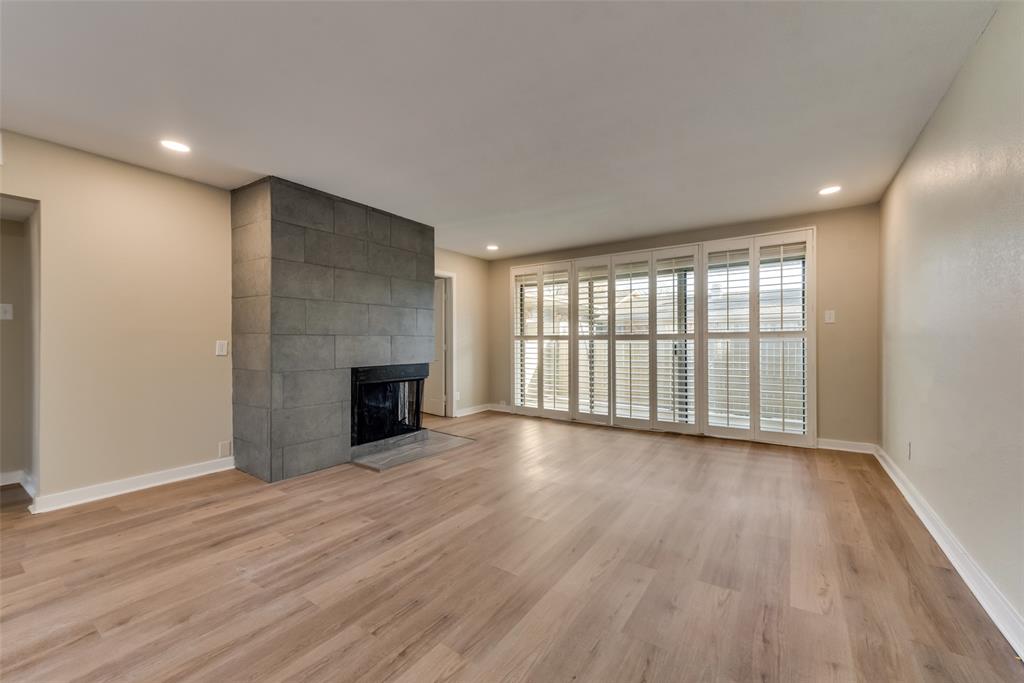 Royal Oaks Condo - Residential