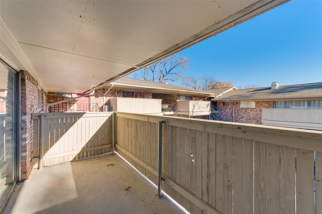 Royal Oaks Condo - Residential