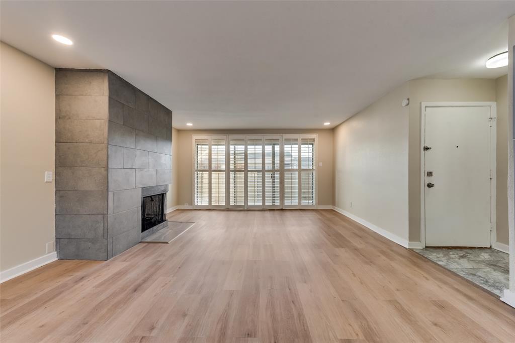 Royal Oaks Condo - Residential