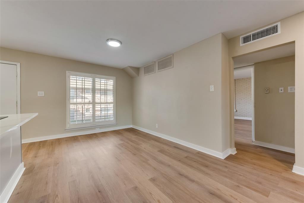 Royal Oaks Condo - Residential