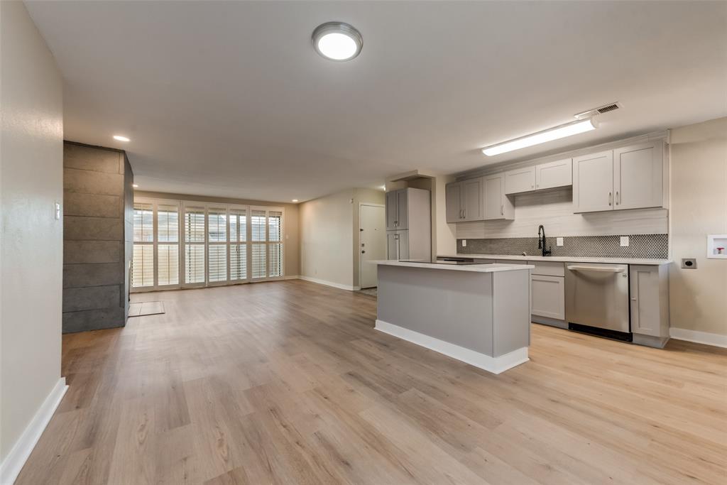 Royal Oaks Condo - Residential
