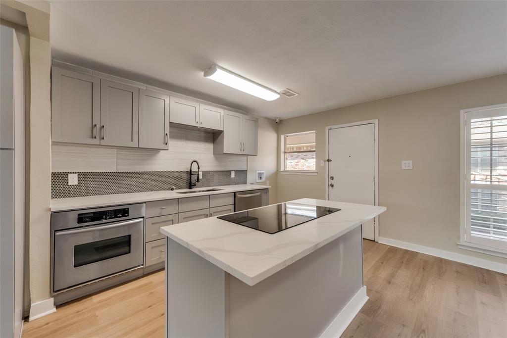 Royal Oaks Condo - Residential