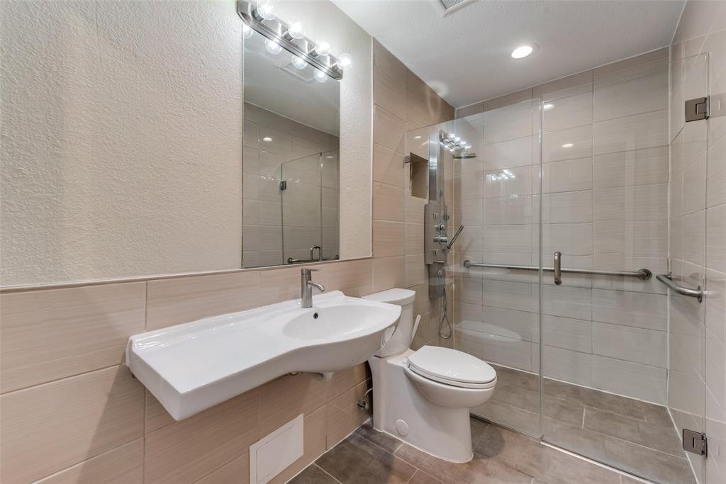 Royal Oaks Condo - Residential