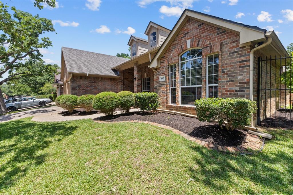 Beautifully updated 4-bedroom, 2-bath home in the heart of Arlington offering 2,298 sq ft of comfortable living space. This move-in ready property features brand new carpet, fresh interior paint throughout, updated lighting fixtures, and new tile flooring in the kitchen. The home also showcases fresh mulch and great curb appeal.
The versatile floor plan includes a formal dining space, cozy breakfast area, and a flexible front room perfect for a home office, second living area, playroom, or sitting space. Spacious living areas provide plenty of room for entertaining and everyday living.
Enjoy relaxing summers in the sparkling swimming pool and the peaceful surroundings near a beautiful peacock reserve, creating a unique and serene atmosphere. Conveniently located near shopping, dining, and major highways.
Don’t miss the opportunity to own this beautifully refreshed home. We have a preferred lender that will offer a 1-0 Buy Down on this home until June 30th.
