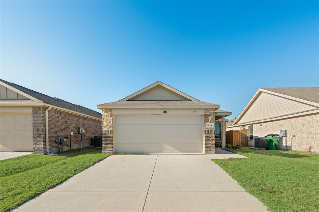 Discover this nearly new, barely lived-in 3-bedroom, 2-bath home in Forney’s desirable Falcon Heights community, featuring a modern split-level design that provides excellent separation of space while keeping the main living areas open and inviting. The stylish kitchen offers gas cooking, sleek finishes, and a spacious island that flows seamlessly into the dining and living areas—perfect for everyday living or entertaining. Built just one year ago, this home offers the benefits of new construction without the wait, along with energy-efficient systems and contemporary features throughout. Located in a growing, family-friendly neighborhood, residents enjoy access to community amenities such as a pool, playground, clubhouse, sidewalks, and green spaces, all within the highly regarded Forney ISD. With nearby shopping, dining, and easy access to major routes, this home blends comfort, convenience, and modern living in one exceptional package. Come experience this beautiful home for yourself—schedule your tour today!