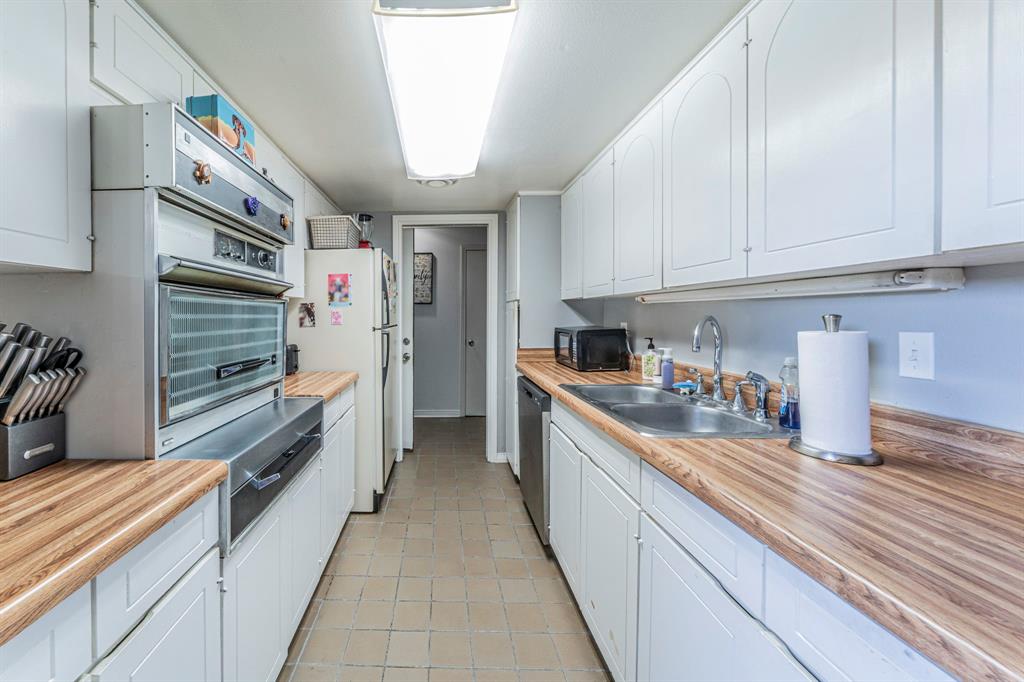 Castillian Condo The - Residential