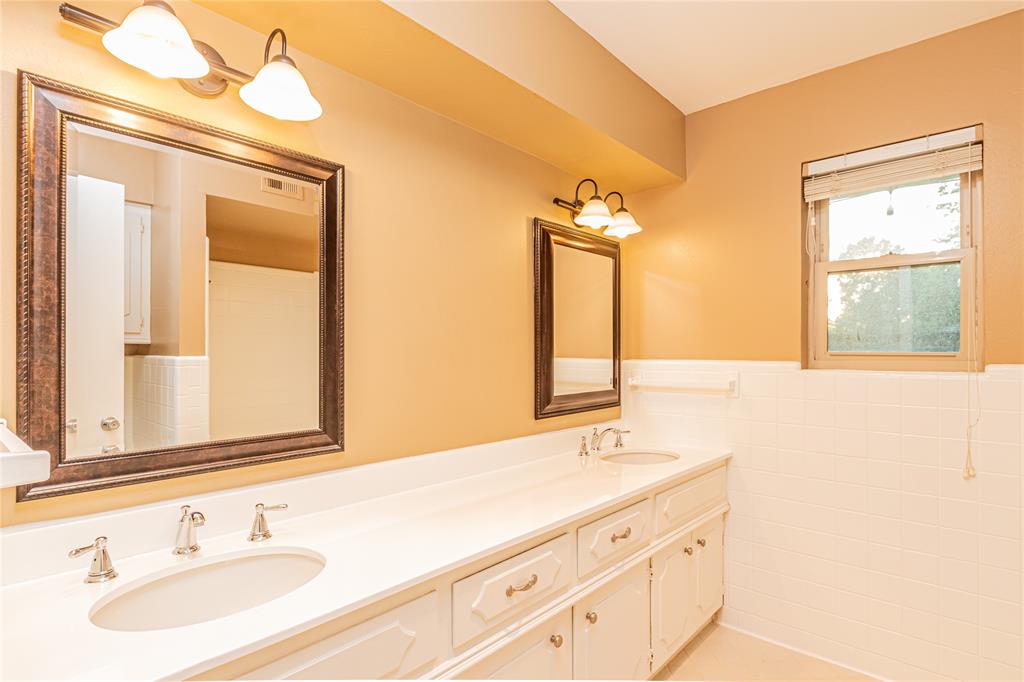 ROYAL RIDGE ADDN - Residential Lease