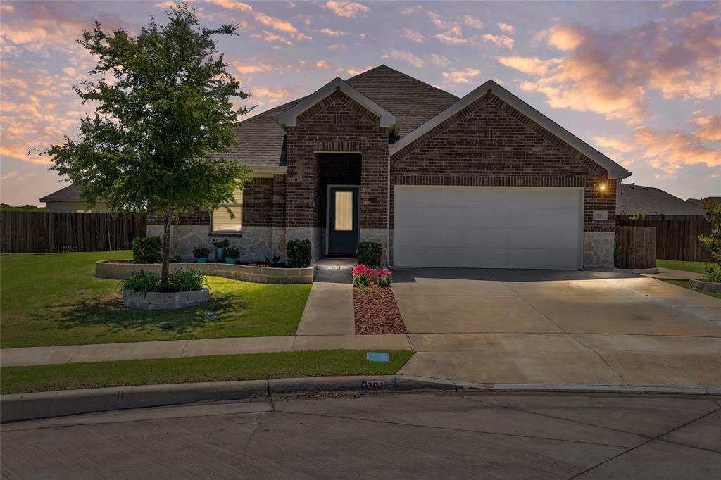 Property leased to excellent tenants. EXP 8.31.26 Located in rapidly growing Royse City, where rental demand is high and homes lease quickly—this one secured a tenant in less than three days. Built in 2021, the 4-bed, 3-bath home offers an open layout, granite kitchen, spacious living areas, and an oversized corner lot in a quiet cul-de-sac. Refrigerator, washer, and dryer can remain. Motivated sellers, priced to sell.