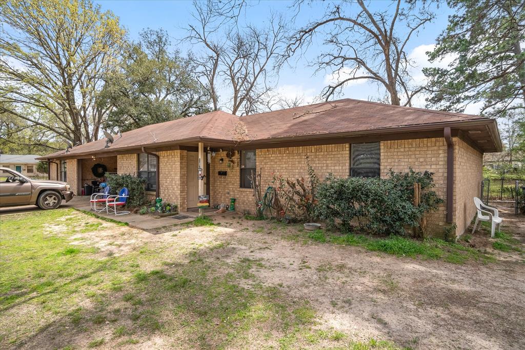 Both sides of this duplex are currently being rented, right in the middle of historic Mineola. One side has recently been completely renovated and new garage doors have been installed on both sides. Both units are 3 bedroom 2 bathroom with 1-car garage. Become an real estate investment owner today!