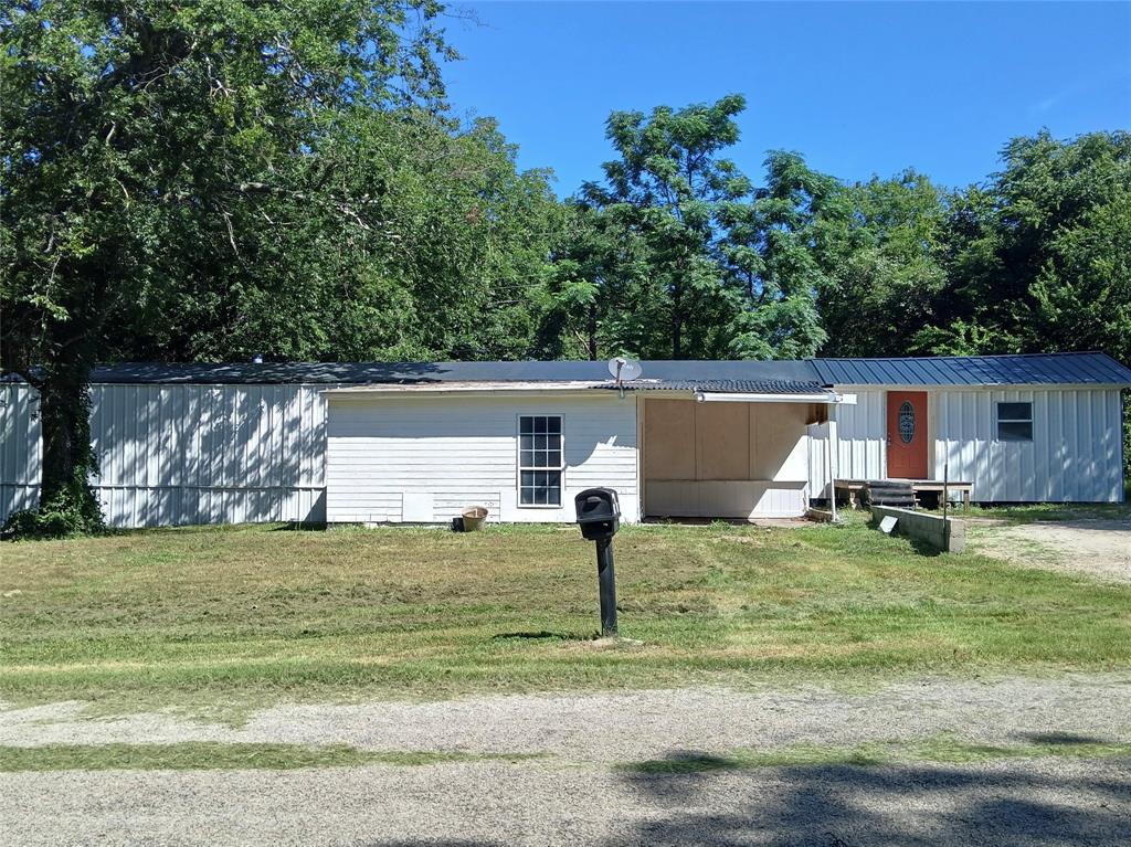 Excellent property right in the heart of Granbury! Spacious, comfortable, and priced competitively for the area.