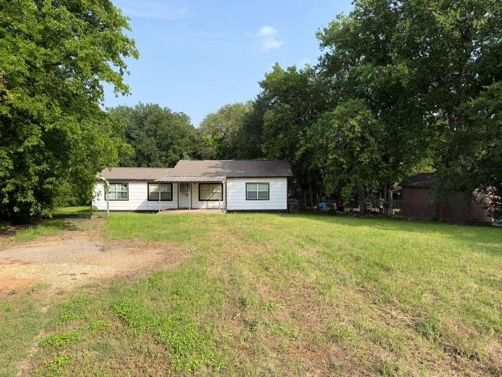 The perfect lake project home just hit the market! 2 bedrooms, 2 bathrooms, large living space, huge lot, and only a few steps from Lake Whitney. Swing by, take in the views, and see the potential for yourself.