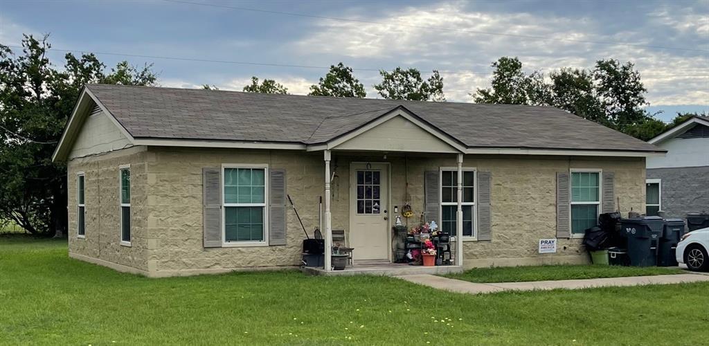 All 3 properties (2722 Mildred, 2726 Mildred, 2730 Mildred) to be sold together. MLS #'s: 21287460, 21288472, and 21288555.
Each current tenant shall reserve the right to remain in the property at current lease rates for 90 days from the executed date of Buyer's contract.
Many windows have been replaced with vinyl windows. Roof has been updated since construction date.