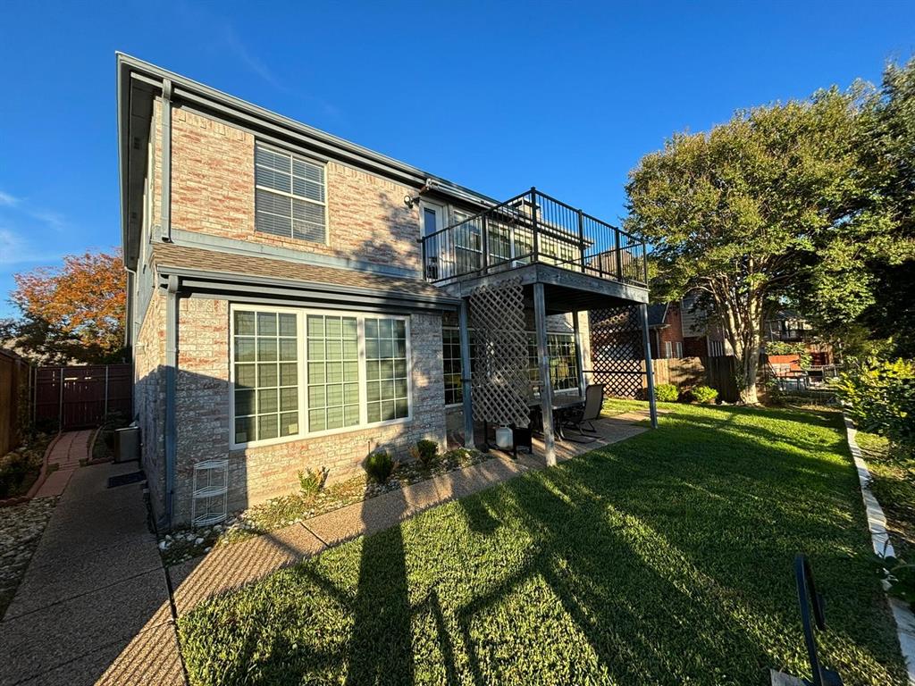 !!! Stunning Fully Furnished home with Canal View !!!!  Contemporary Flair Living Room features a Wall of Windows, Crown Moulding, Art Niches, Ceiling Fan, C-Tile Fireplace with Ornate Inset, Open to Kitchen. Master Suite is complete with Sitting Area & Private Balcony that overlooks the Canal! Also features Wood Floors, Wall of Windows and Glass Block! M-Bath includes Sep Shower, Jetted Tub & Walk-in Closet. 2 inch Wood Blinds Thru-out, Sink Wash Area in Garage!!!!!  All furniture is negotiable with monthly rent !!!