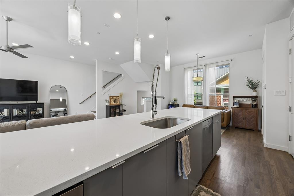 5734 Oram Twnhms - Residential