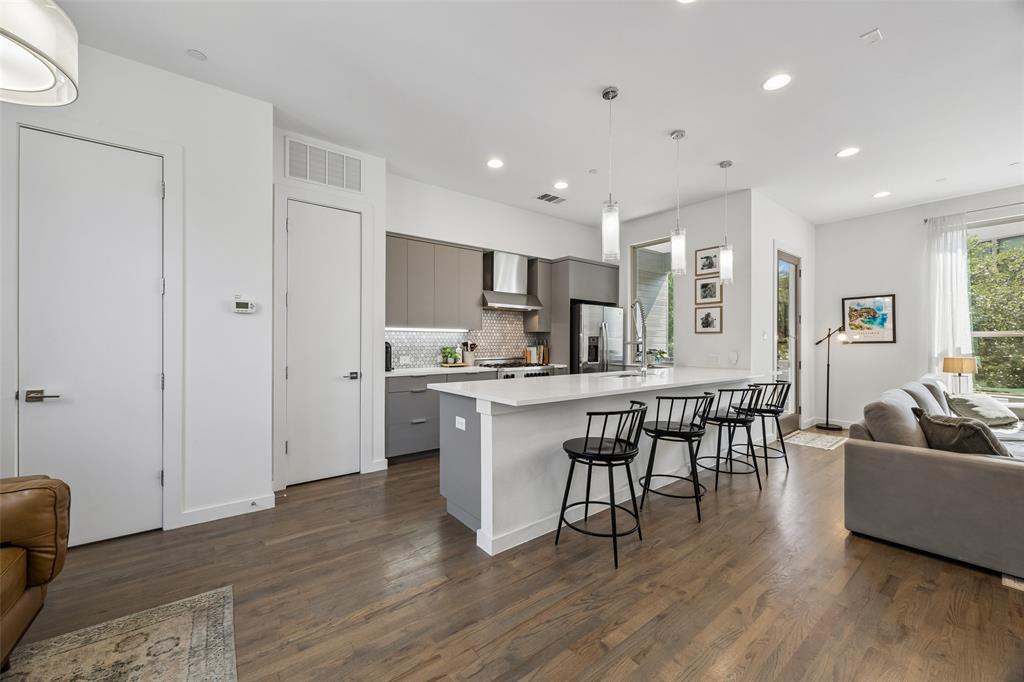 5734 Oram Twnhms - Residential