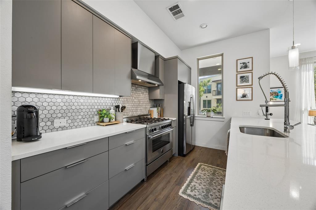 5734 Oram Twnhms - Residential