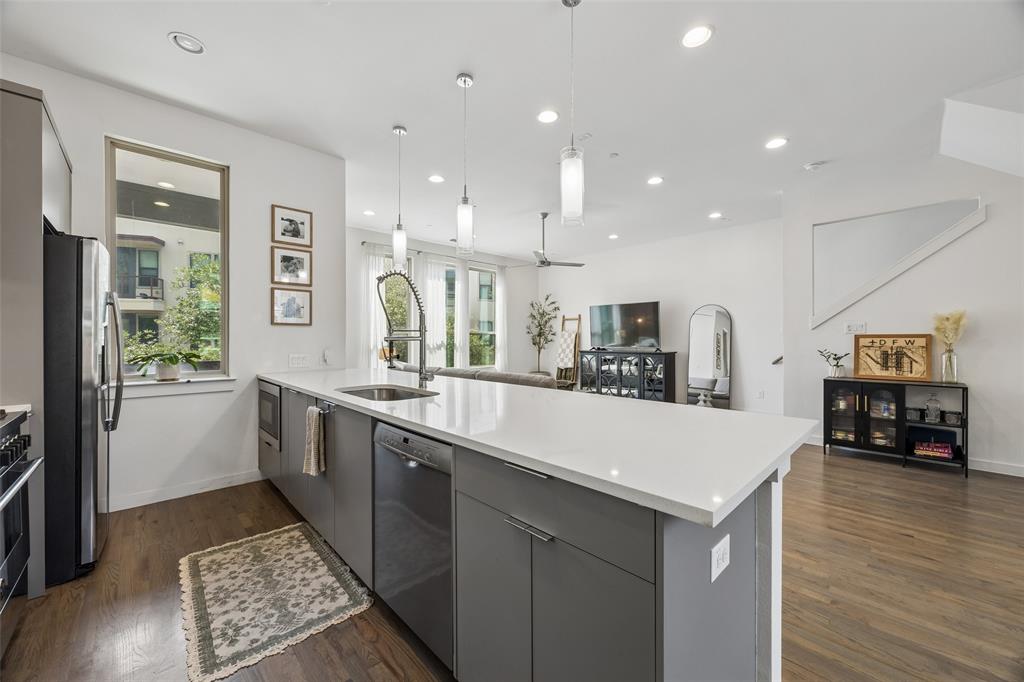 5734 Oram Twnhms - Residential