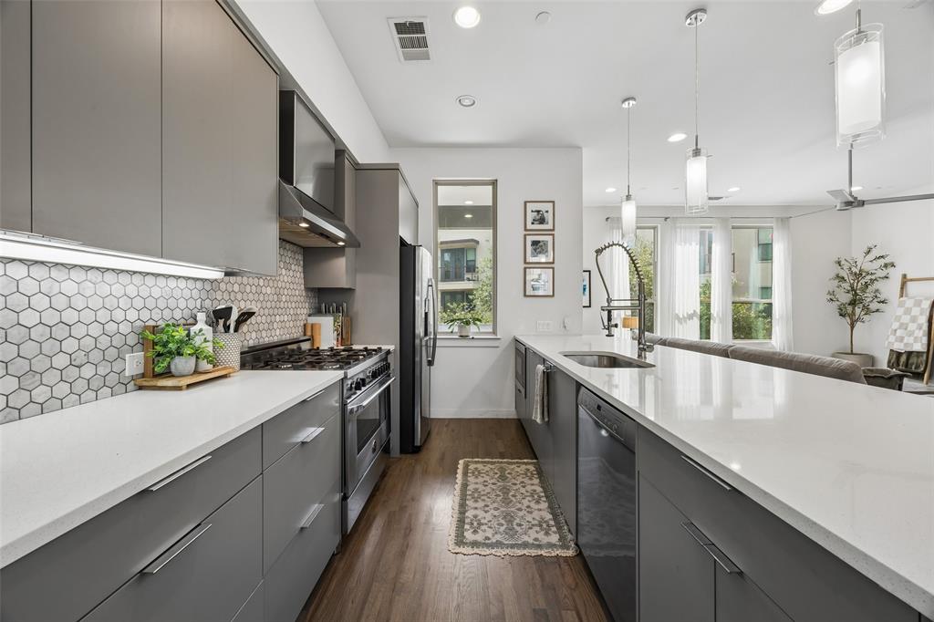 5734 Oram Twnhms - Residential