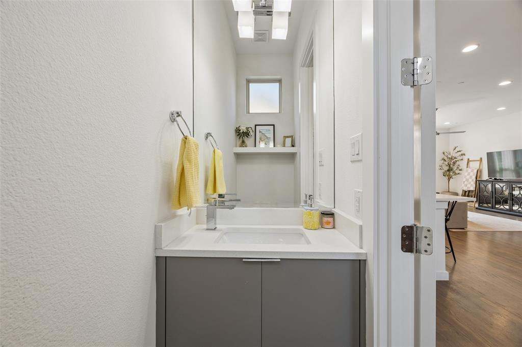 5734 Oram Twnhms - Residential
