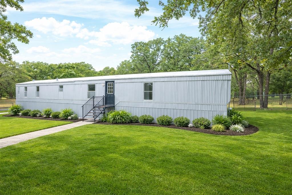 Beautiful single-wide mobile home, recently remodeled, featuring an open-concept layout. Several new air ducts have been installed, and the HVAC system has been professionally cleaned. Situated on unrestricted land (buyer or buyer's Agent to verify), offering flexibility for future use.
This move-in ready property is waiting for you.
Start the new year in a new home call your realtor today for a private tour