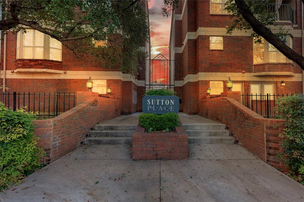 First floor updated condo in the heart of Uptown. Light and Bright with a neutral color palette and modern accents throughout. Fireplace in living provides main focal point with wall of windows overlooking the swimming pool. Good size bedroom with updated bath. One of the few units in complex with a private patio. Lots of recent improvements; new HVAC, new Water Heater, carpet and fresh paint. Covered and secure underground parking. Awesome location that is within walking distance of the Katy Trail, Whole Foods, West Village, McKinney Ave. restaurants and the M-LINE Trolley.