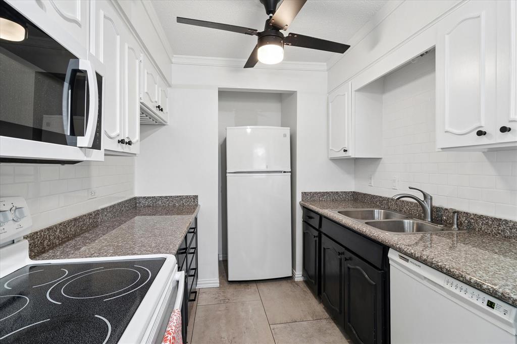 Royal Oaks Condo - Residential