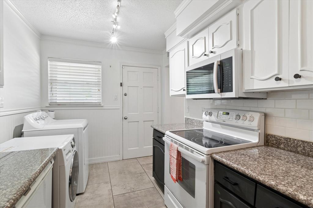 Royal Oaks Condo - Residential