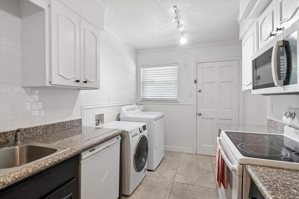 Royal Oaks Condo - Residential