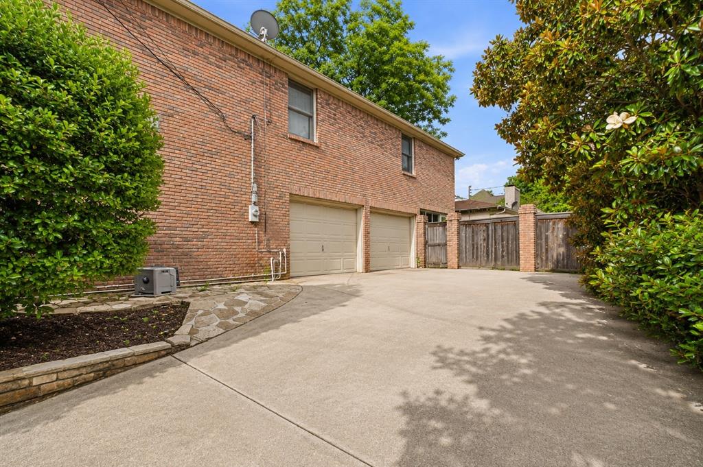 COUNTRY CLUB HEIGHTS - Residential