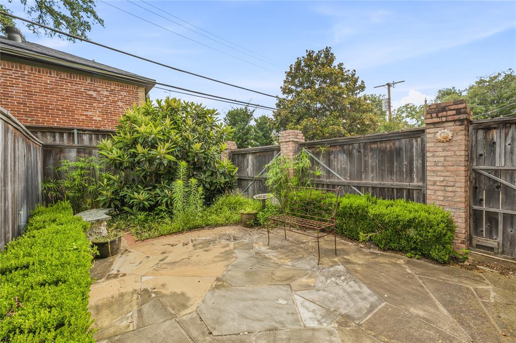 COUNTRY CLUB HEIGHTS - Residential