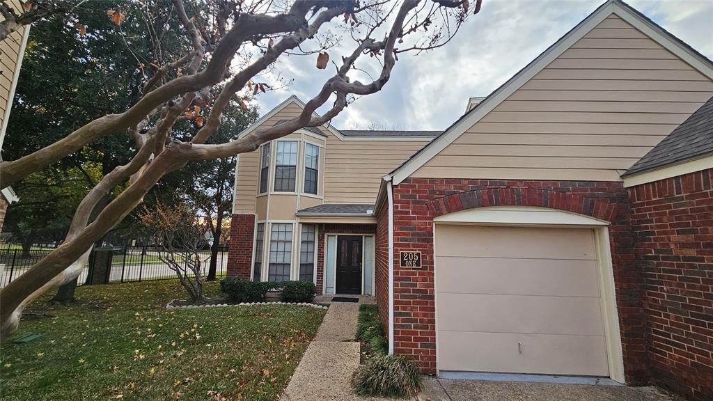 Gorgeous Property!! Updated with Hardwoods, Modern Kitchen and Bathrooms, Granite Title Countertops, High Ceilings, Lots of Natural Light, and so much more. Has separate laundry area and Two Walk-In Closets!!  Perfect Very convenient location close to Airport, Shopping, Entertainment & major Highways. 
The HOA includes Water, Internet, Cable, Lawn Maintenance, and Community Pool.
Refrigerator, Washer & Dryer Included.