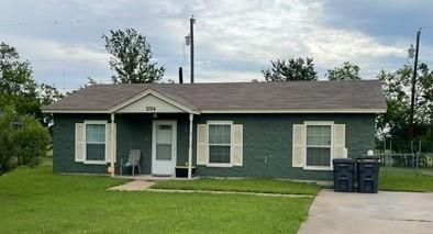 All 3 properties (2722 Mildred, 2726 Mildred, 2730 Mildred) to be sold together. MLS #'s: 21287460, 21288472, and 21288555.
Each current tenant shall reserve the right to remain in the property at current lease rates for 90 days from the executed date of Buyer's contract.
Many windows have been replaced with vinyl windows. Roof has been updated since construction date.