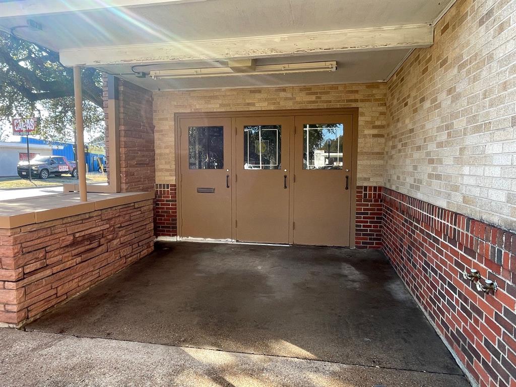 Elmwood - Commercial Sale