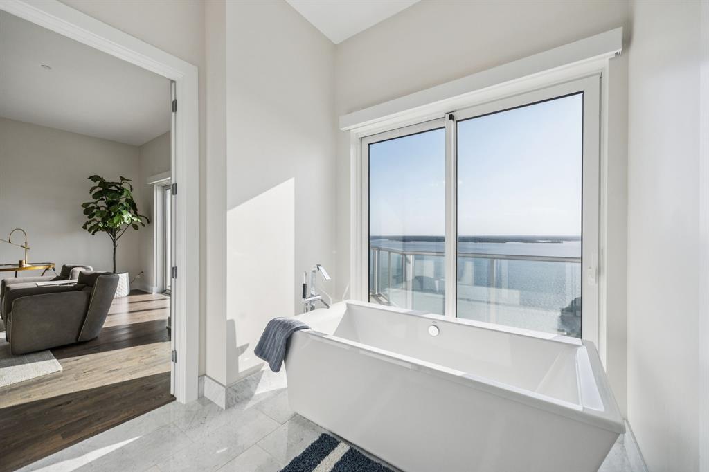 Lakeside Tower - Residential