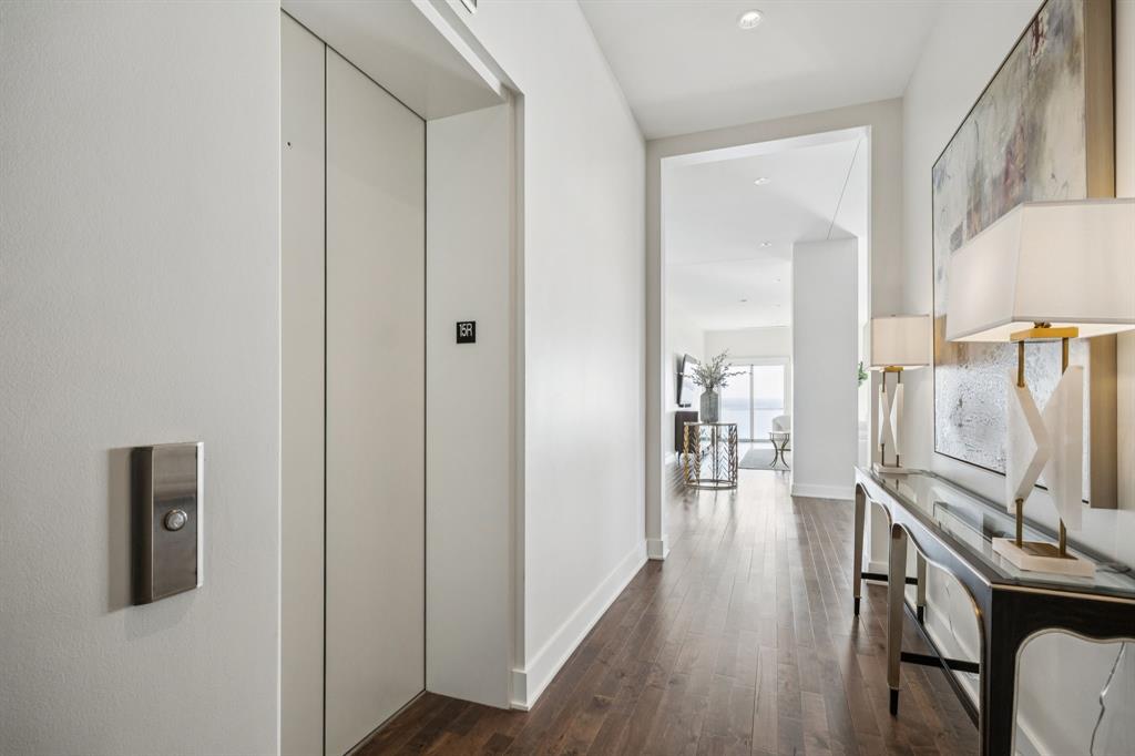 Lakeside Tower - Residential